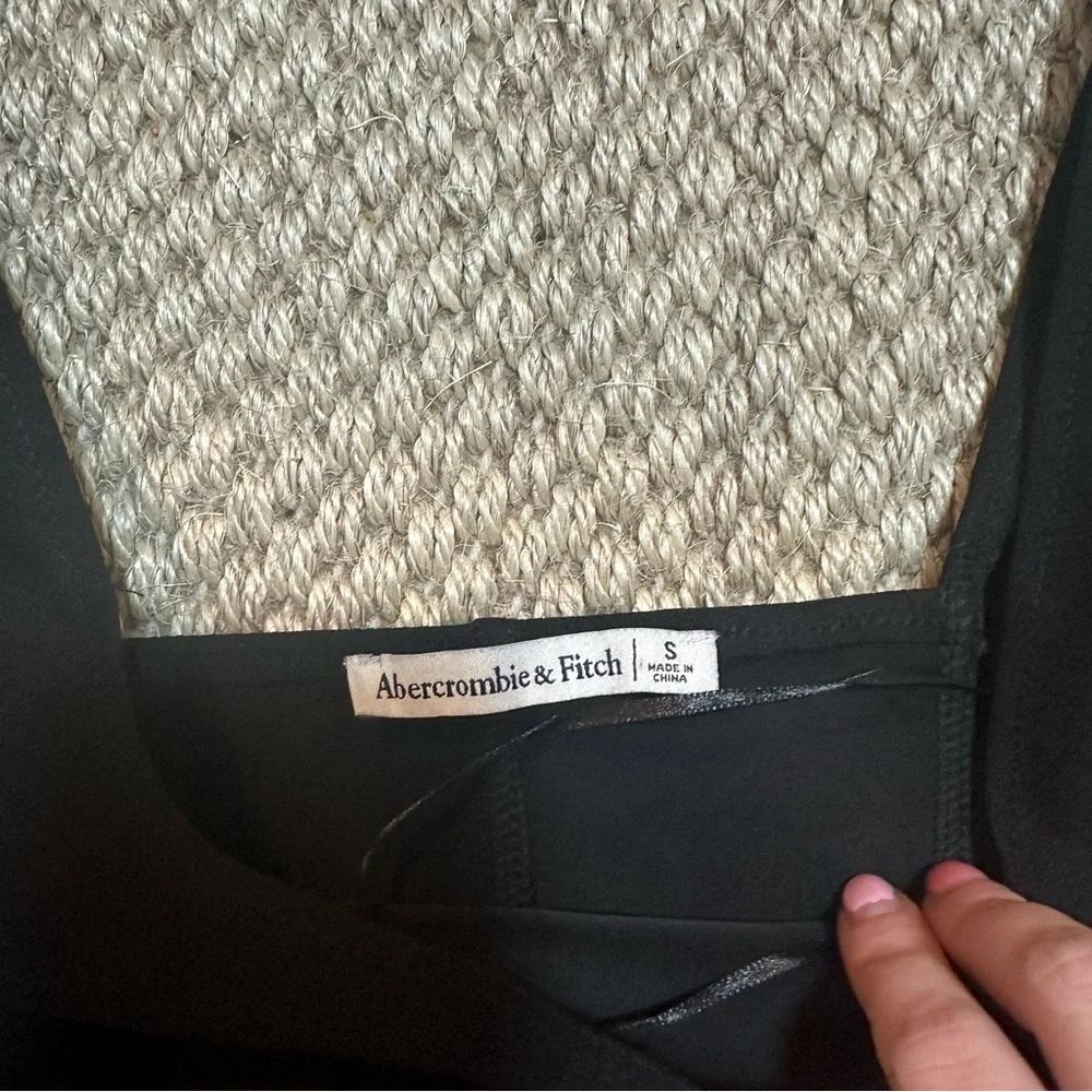 Abercrombie & Fitch black square